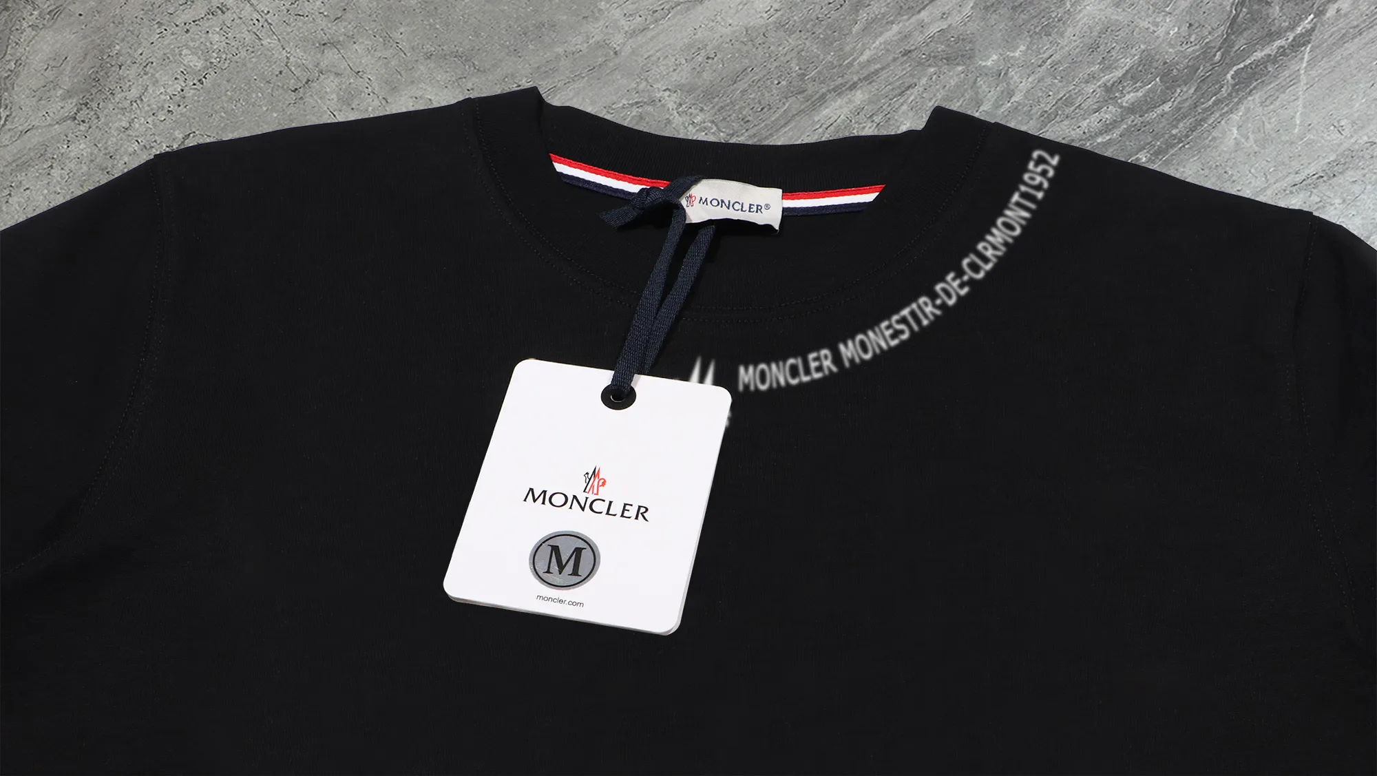 【 In Stock】 〖 𝐌𝐎𝐍𝐂𝐋𝐄𝐑~ 〗 440g ， 😎 ， ， Factory 2025 T ， ， Premium LOGO， Same Style ：Black White Size：S M L XL 2XL